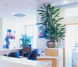 受付カウンターに